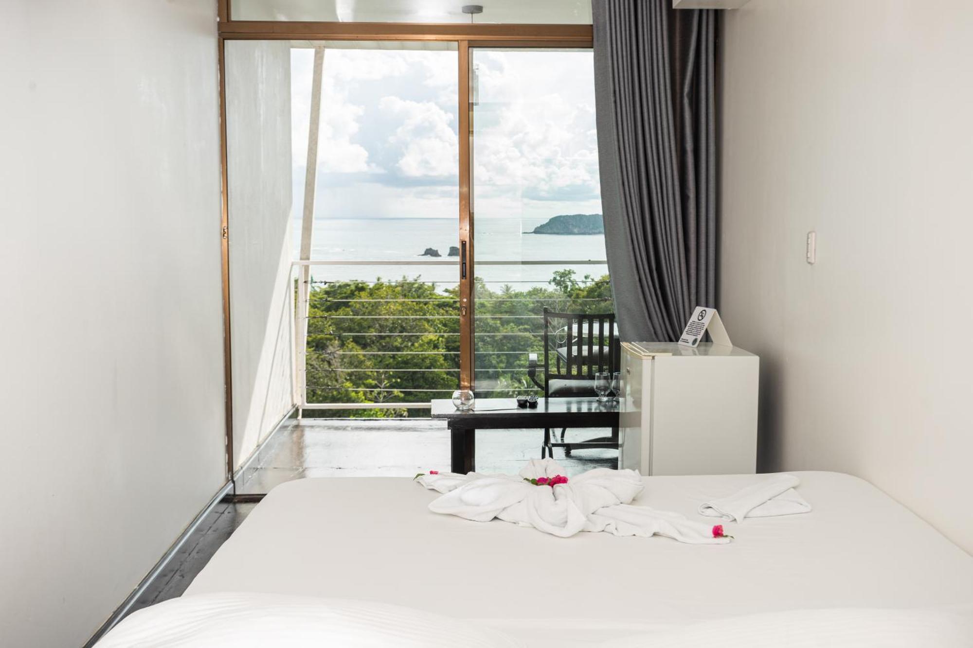 El Faro Containers Beach Hotel Manuel Antonio Εξωτερικό φωτογραφία