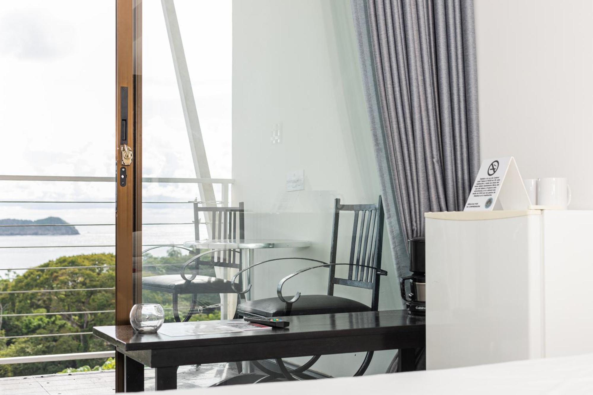 El Faro Containers Beach Hotel Manuel Antonio Εξωτερικό φωτογραφία