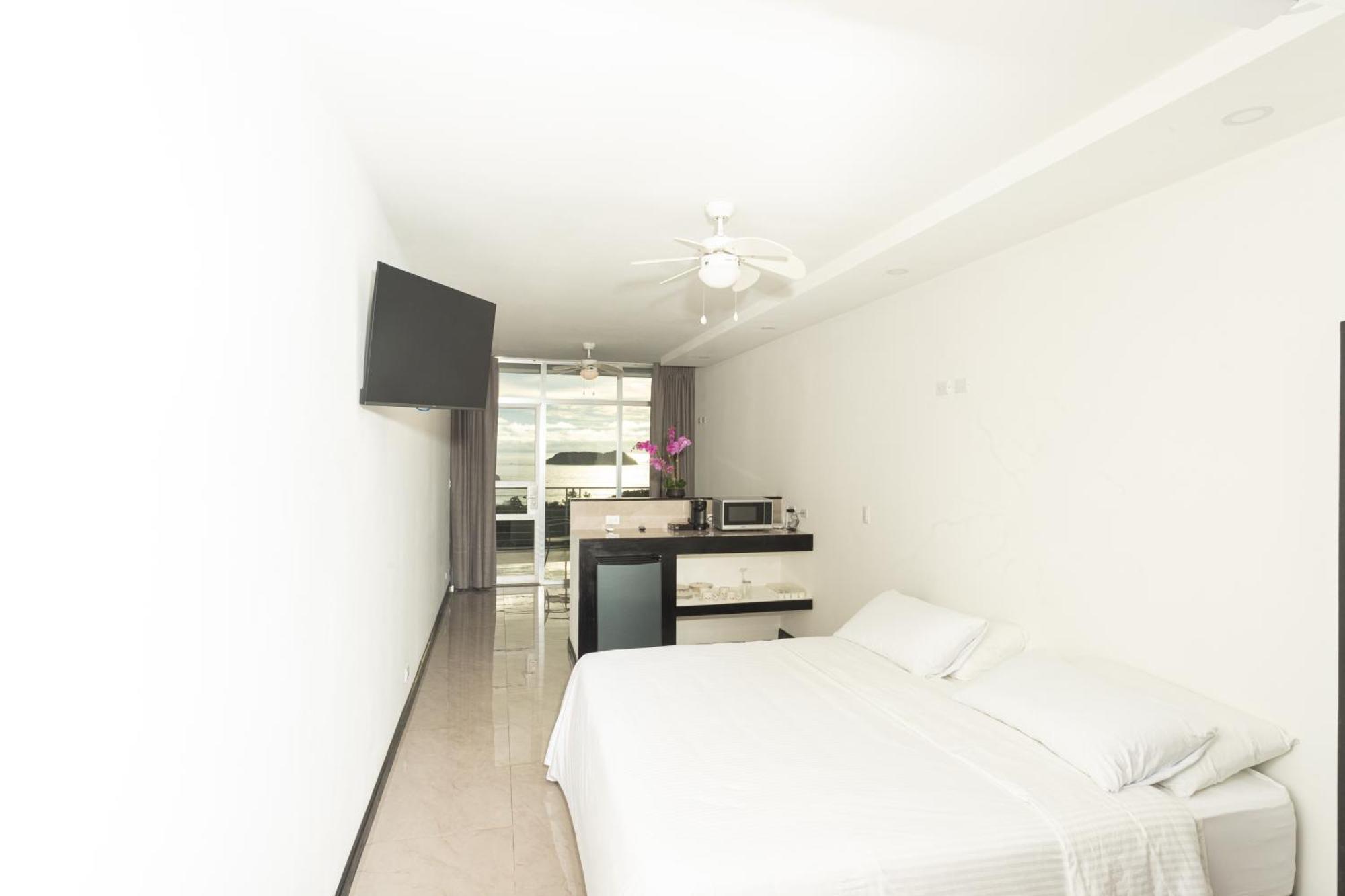 El Faro Containers Beach Hotel Manuel Antonio Εξωτερικό φωτογραφία
