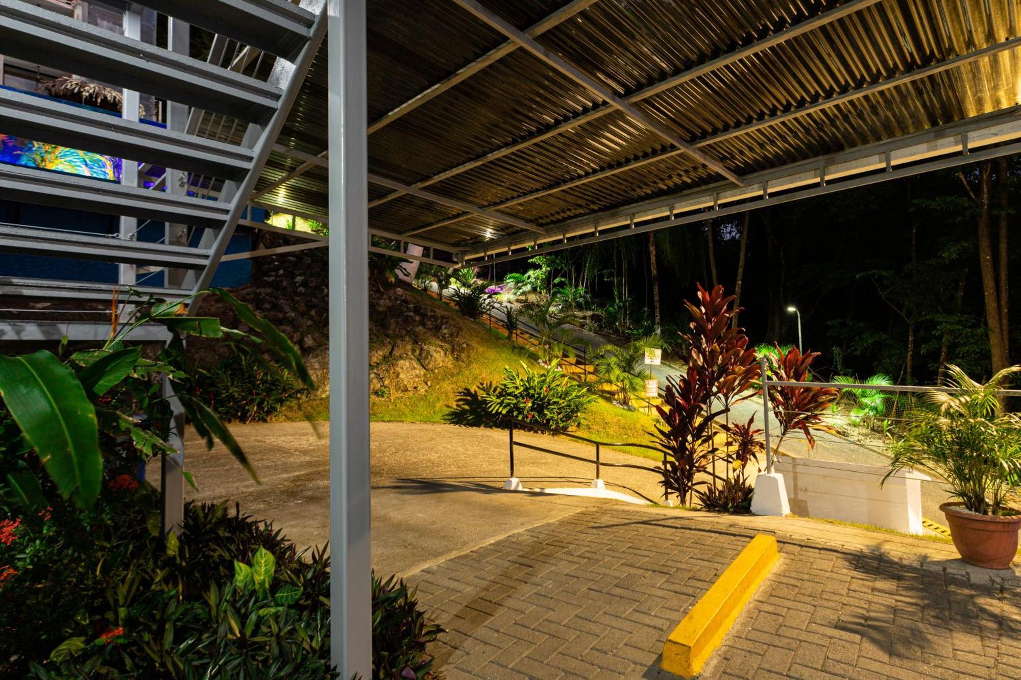 El Faro Containers Beach Hotel Manuel Antonio Εξωτερικό φωτογραφία